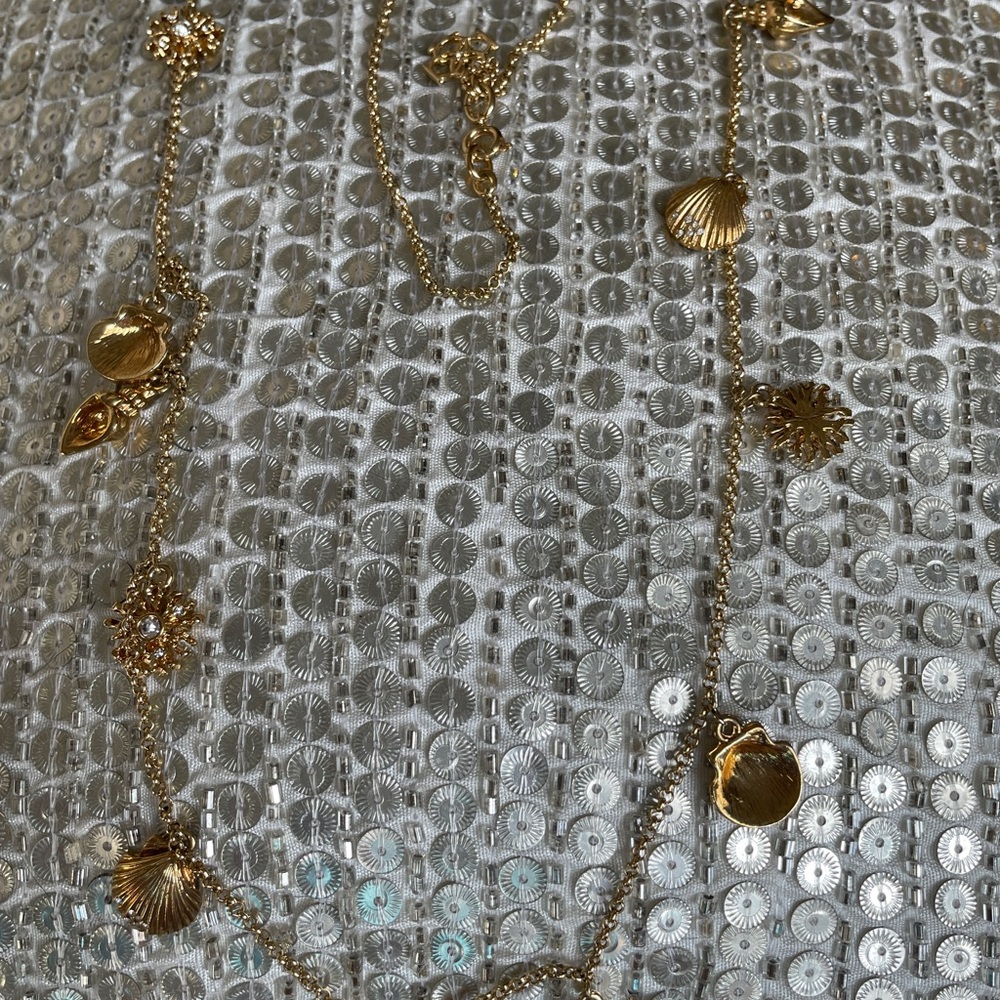Cute seashell necklace gold tone. Loft. $15 - Picture 8 of 9